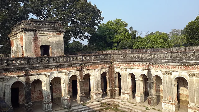 ভবনের পেছন দিকের কামরা