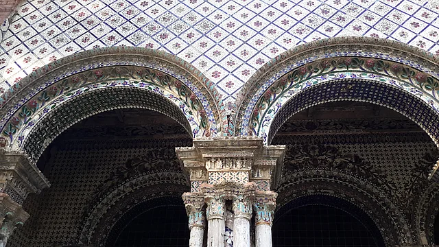 চিনি–টিকরির অপূর্ব কারুকাজ