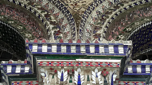 দুয়ারের লেয়ারে ভিন্ন ভিন্ন মোটিফ