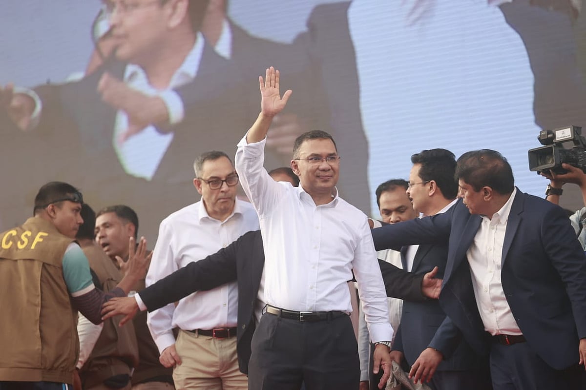 গণসংবর্ধনা মঞ্চে তারেক রহমান