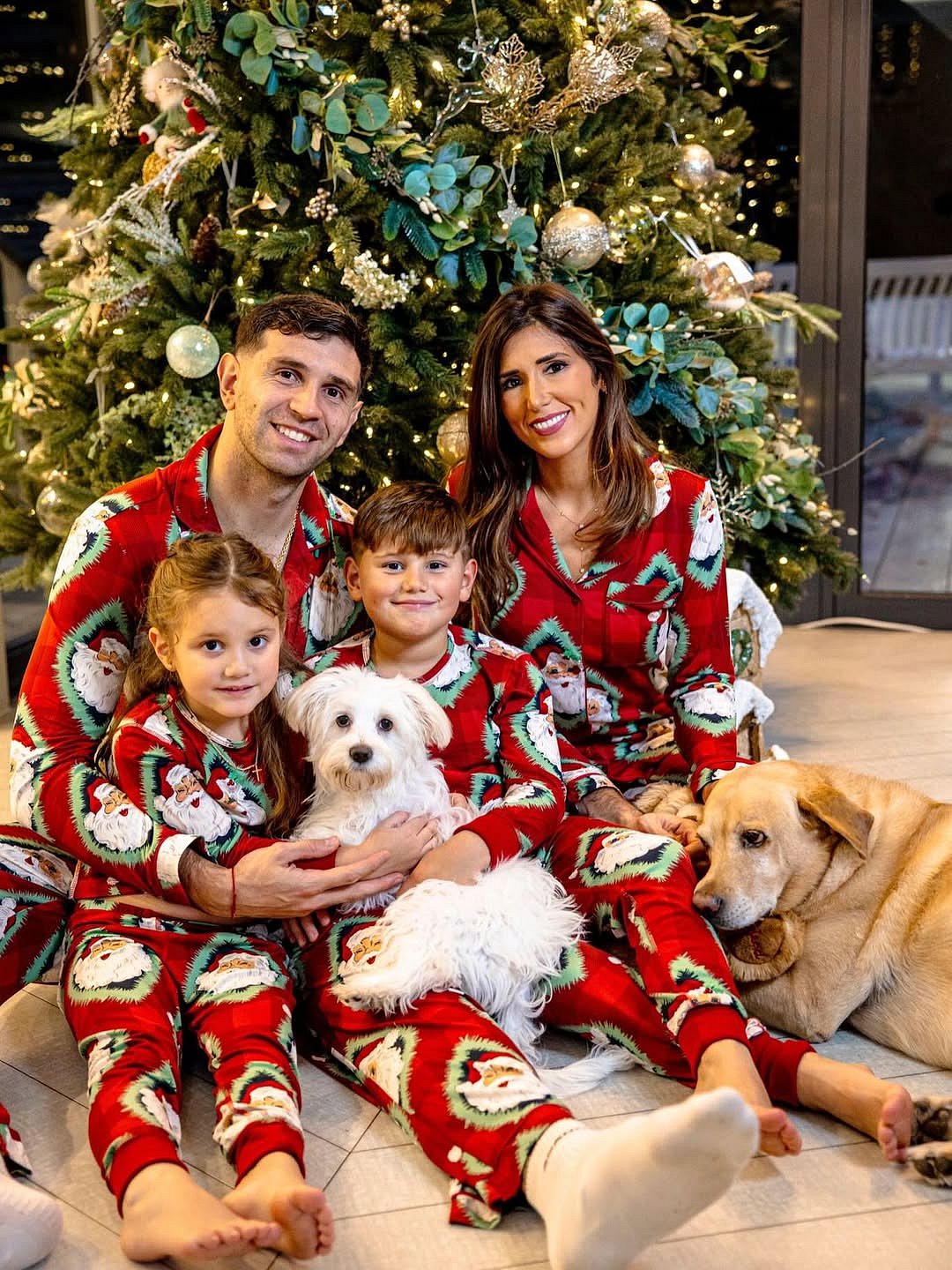 এমিলিয়ানো মার্তিনেজের ইনস্টাগ্রাম হ্যান্ডল