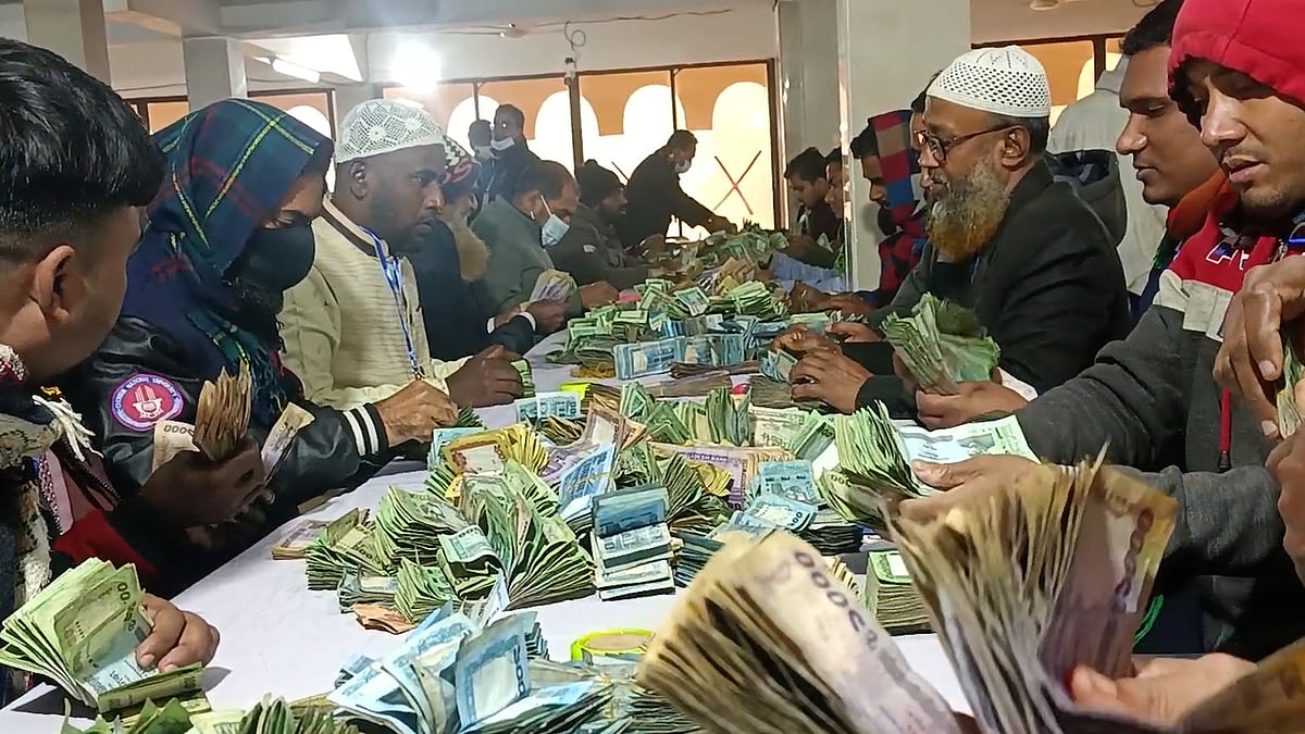 পাগলা মসজিদের ১৩টি দানবাক্সে মিলল ৩৫ বস্তা টাকা