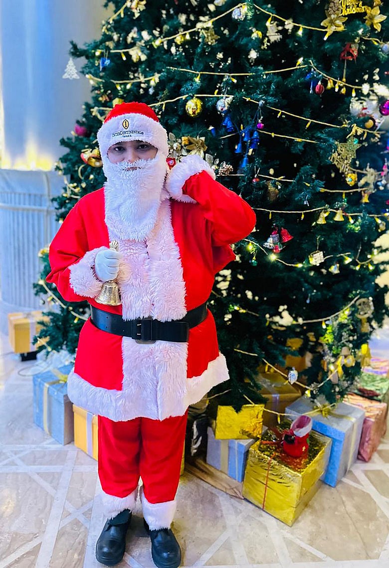 ঢাকার পাঁচ তারকা হোটেলগুলোতে আড়ম্বরপূর্ণ পরিবেশে বড়দিন উদ্‌যাপিত