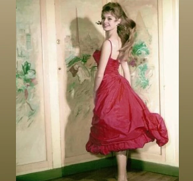 তাঁর রং প্রকৃতিপ্রাণিত