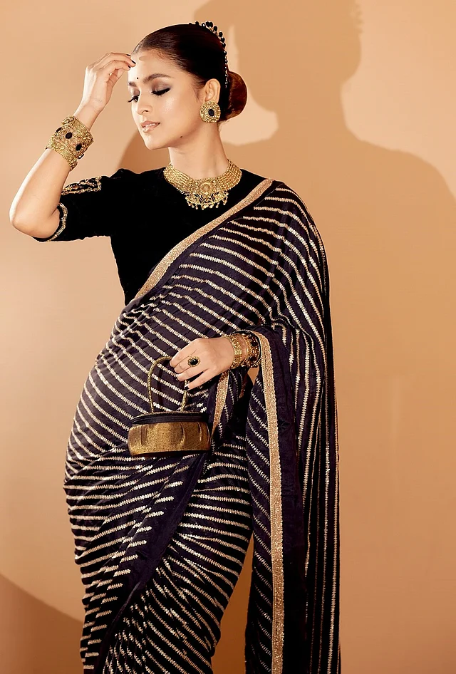 ইভেন্টে নজর কেড়েছেন তিনি কালো গ্ল্যামারাস শাড়ির লুকে