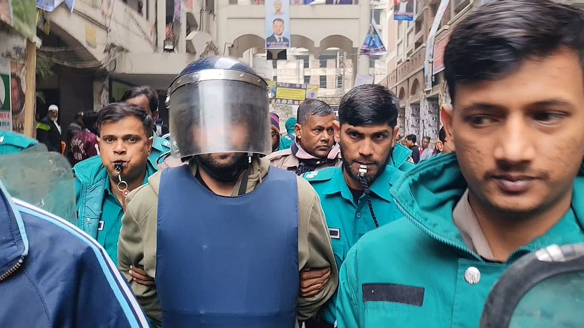 সেনা কর্মকর্তা সাদিকুল ও তাঁর স্ত্রী সুমাইয়া পাঁচ দিন করে রিমান্ডে