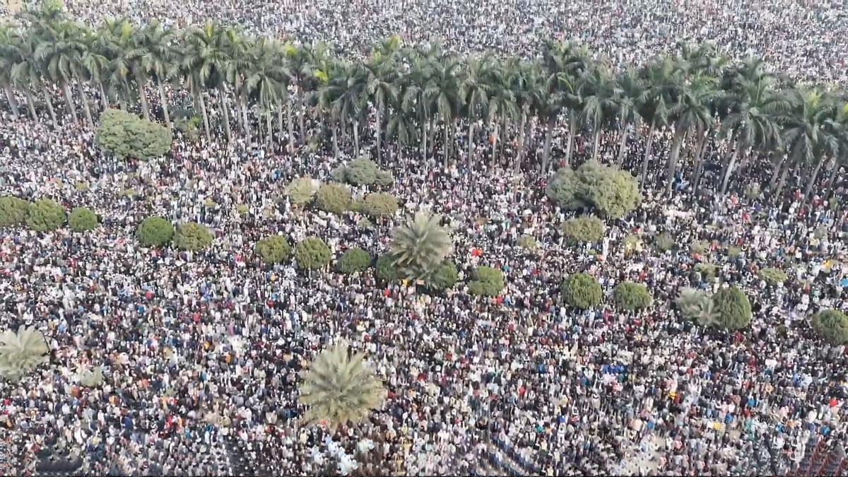 জানাজায় যোগ দিতে মানুষের ঢল, আশপাশ লোকে লোকারণ্য