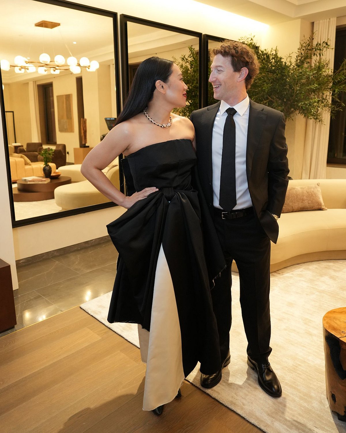 মার্ক জাকারবার্গের ফেসবুক অ্যাকাউন্ট থেকে নেওয়া