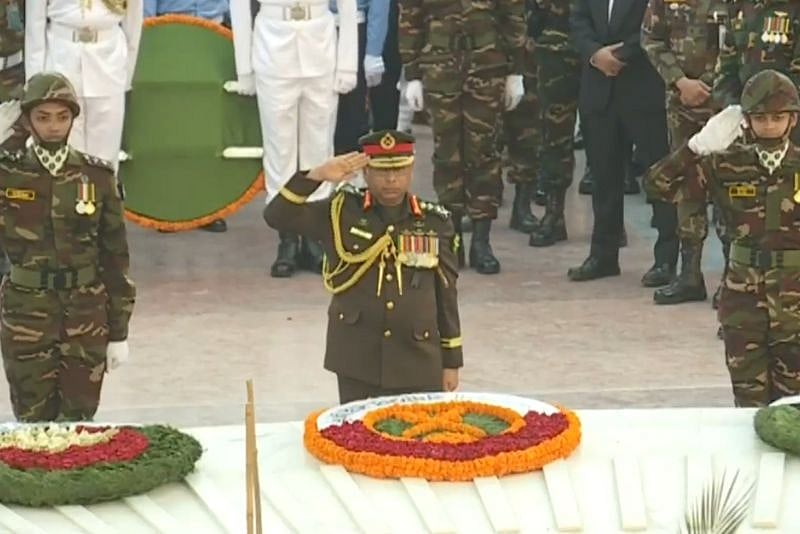 খালেদা জিয়ার প্রতি তিন বাহিনী প্রধানের শ্রদ্ধা