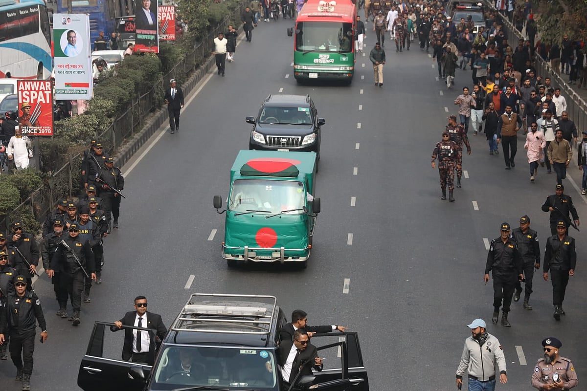 শেষ যাত্রায় খালেদা জিয়া