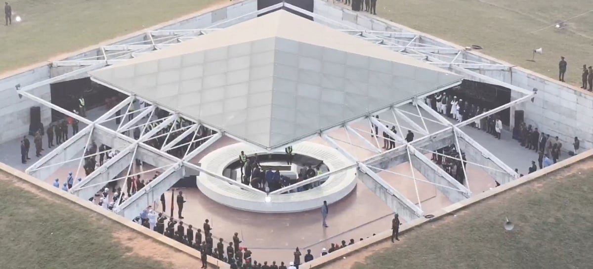 রাষ্ট্রীয় মর্যাদায় জিয়াউর রহমানের পাশে   খালেদা জিয়ার দাফন সম্পন্ন