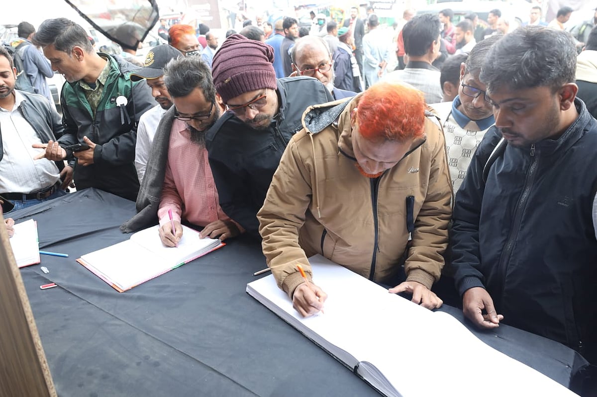 শোকবইয়ে খালেদা জিয়াকে নিয়ে নেতা-কর্মী ও সাধারণ মানুষের স্মৃতিচারণা