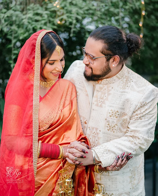 জনপ্রিয় কন্টেন্ট ক্রিয়েটর রাবা খানের সঙ্গে বিয়ে হলো সঙ্গীত পরিচালক আরাফাত মহসিনের। রাল বেনারসি আর ম্যাচিং ওড়না পরেছেন রাবা। আরাফাতের পরনে অফ হোয়াইট শেরওয়ানি