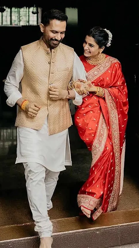 বছর শেষে লাল কাতান শাড়ির ক্ল্যাসিক সাজে কুর্তা-পাজামা কোটি পরা নির্মাতা রাজ নিধুমুরুকে বিয়ে করে চমক দিলেন অভিনেত্রী সামান্থা রুথ প্রভু