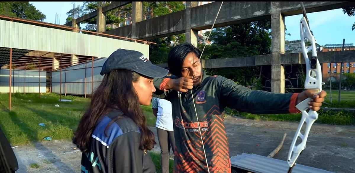 ঢাকা বিশ্ববিদ্যালয়ে এক শিক্ষার্থীর উদ্যোগে শুরু হলো বিনা মূল্যের আর্চারি প্রশিক্ষণ