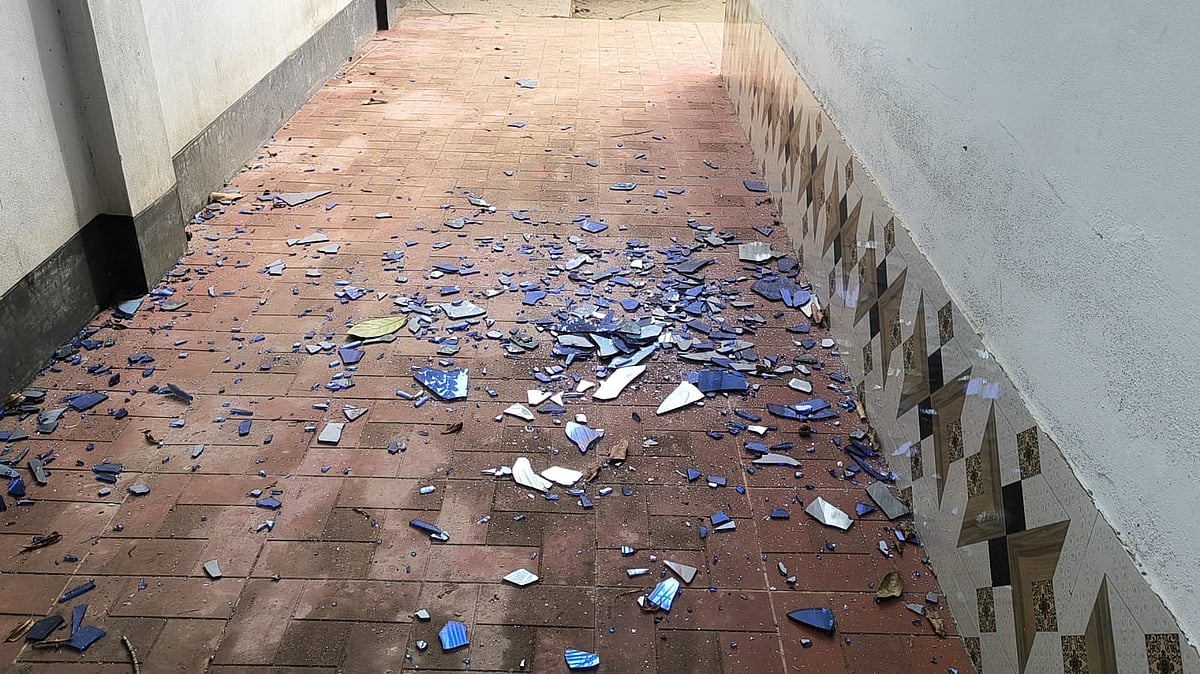 শরীয়তপুরে সংঘর্ষে শতাধিক ককটেল বিস্ফোরণ, ছুড়তে গিয়ে তরুণের হাত ক্ষতবিক্ষত