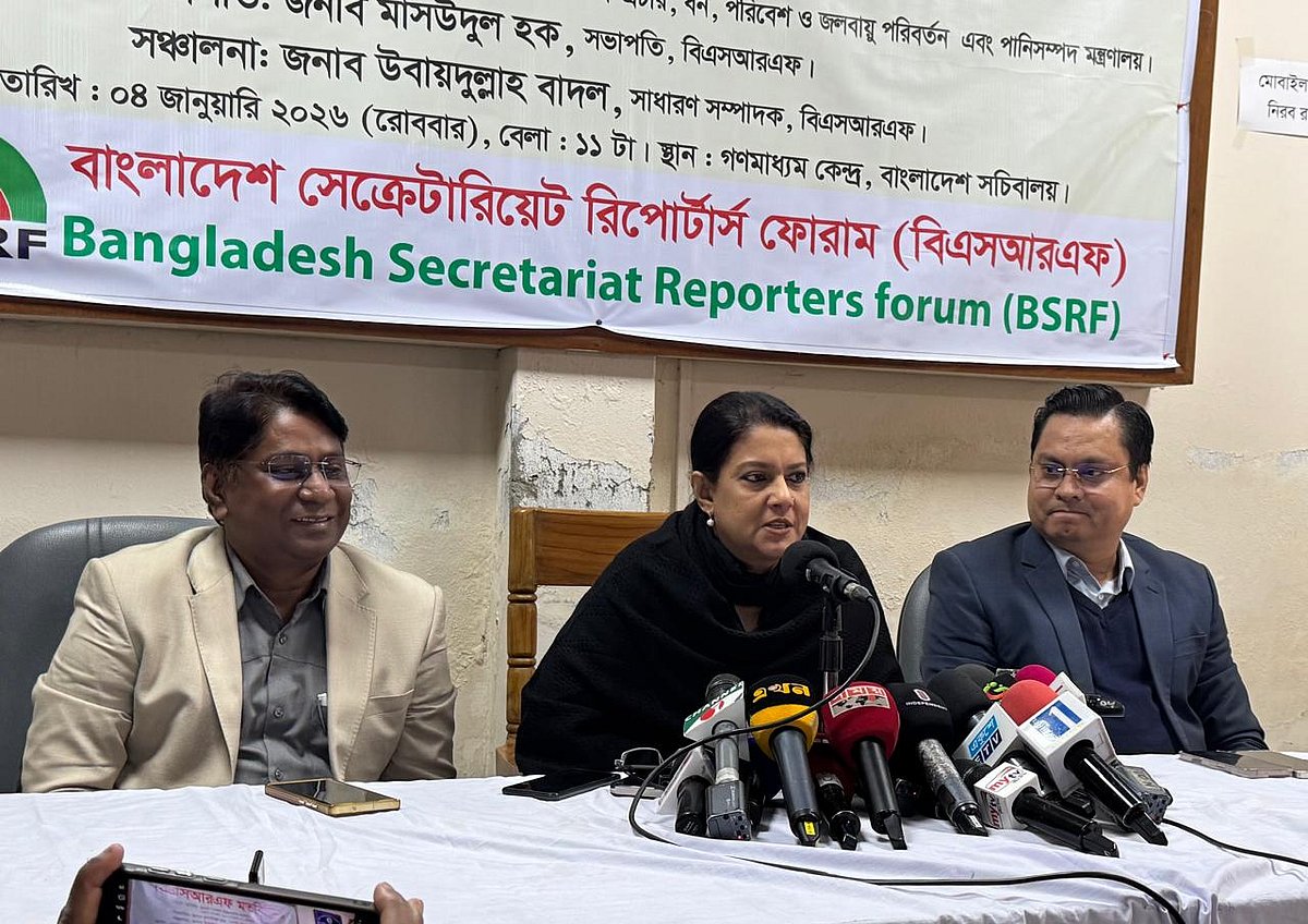 চুপ করে বসে থাকার উপায় নেই, প্রতিক্রিয়া দেখাতে হচ্ছে: তথ্য উপদেষ্টা