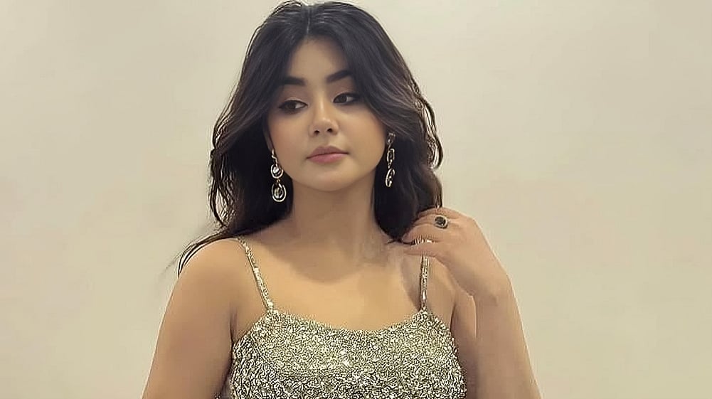 নতুন লুকে চমকে দিলেন তাহসানের স্ত্রী রোজা