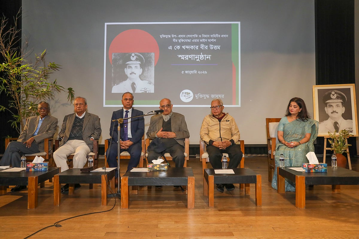 এ কে খন্দকার স্মরণীয় থাকবেন মুক্তিযুদ্ধে অবদানের জন্য