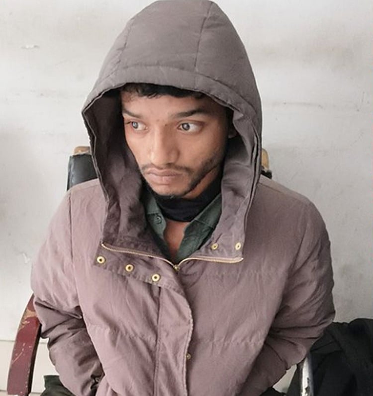 পতাকা বৈঠকের মাধ্যমে বাংলাদেশি তরুণকে ফেরত দিল বিএসএফ