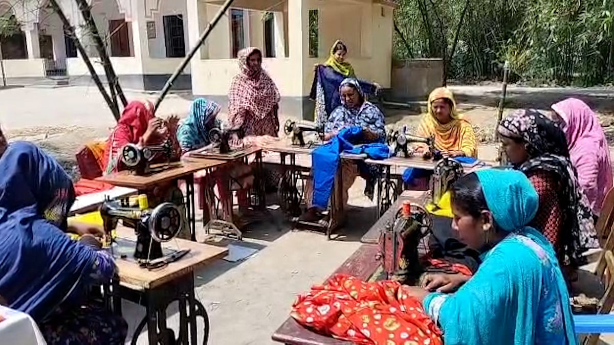 সাদেকার হাত ধরে যেভাবে ঘুচল ডাঙ্গাপাড়ার নারীদের অভাব