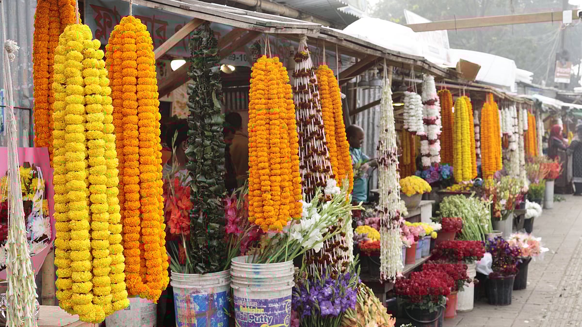 আগারগাঁওয়ের ফুলবাজারে বিয়ের আয়োজন পাবেন যে টাকায়