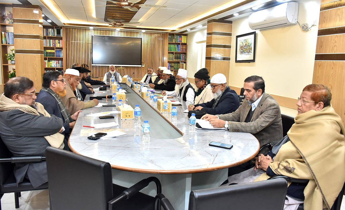 কিছু সরকারি কর্মকর্তা একটি বিশেষ দলের পক্ষে কাজ করছেন: জামায়াত