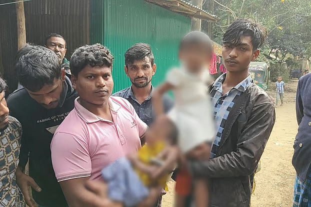 চট্টগ্রামে সড়ক থেকে উদ্ধার হওয়া দুই শিশুর একজনের মৃত্যু