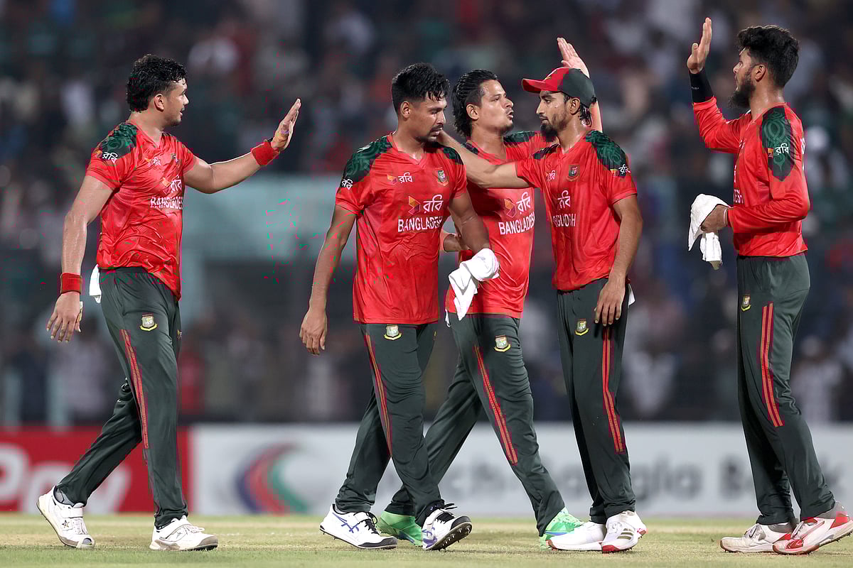 ভারতে না যাওয়ার সিদ্ধান্ত: কেউ বলছেন সঠিক, কেউ দেখছেন শঙ্কা