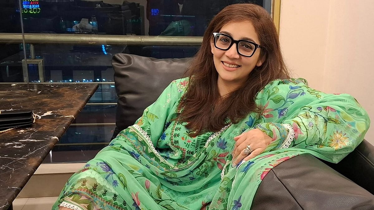 আড়ালে থাকা নব্বই দশকের সেই মডেল রিয়ার দেখা মিলল