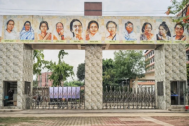 মূল ফটকের ভেতরের অংশ