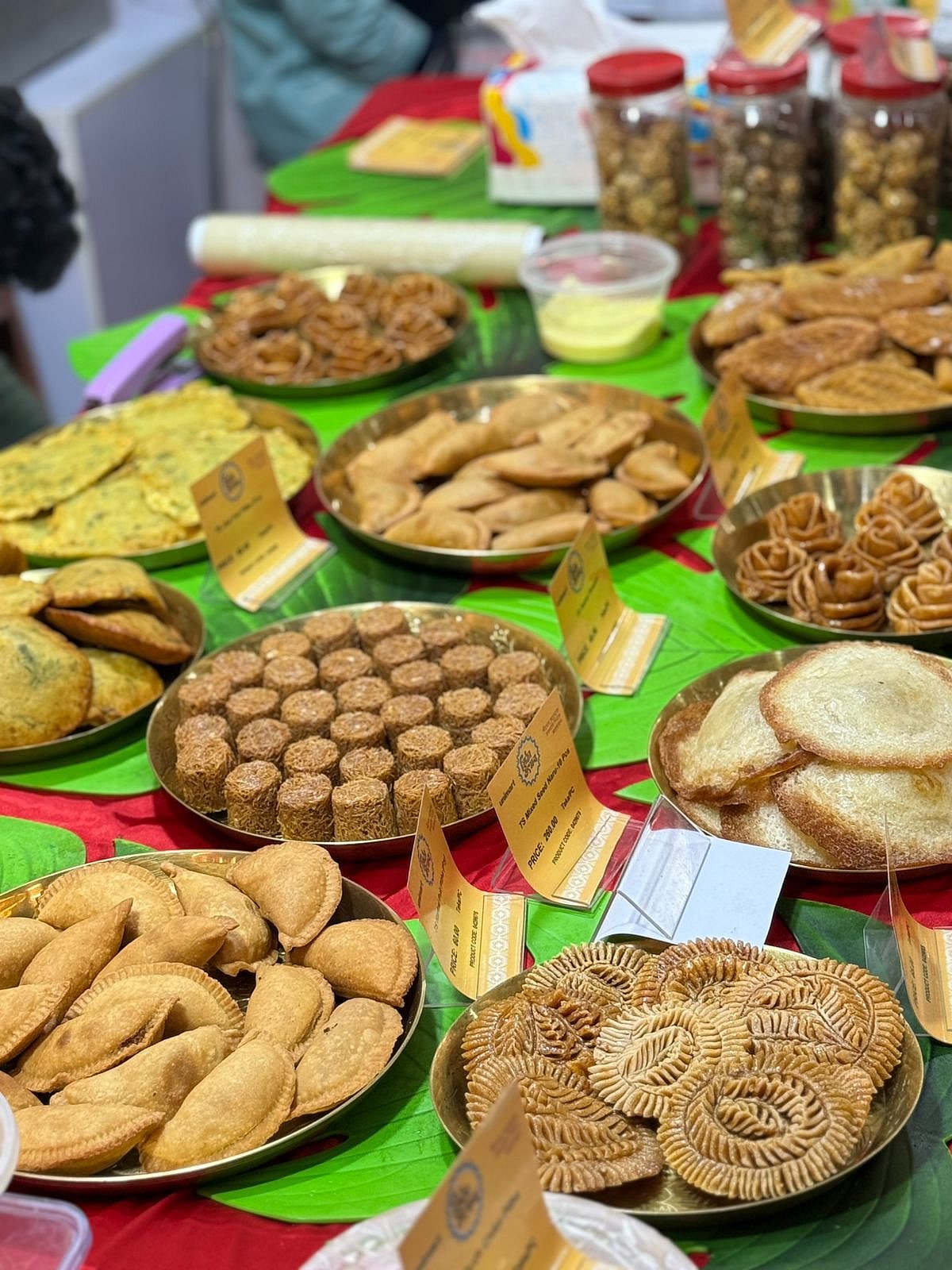 যান্ত্রিক শহরে শীতের আমেজ: ইউনিমার্টের পিঠা উৎসবে বাঙালিয়ানার ছোঁয়া