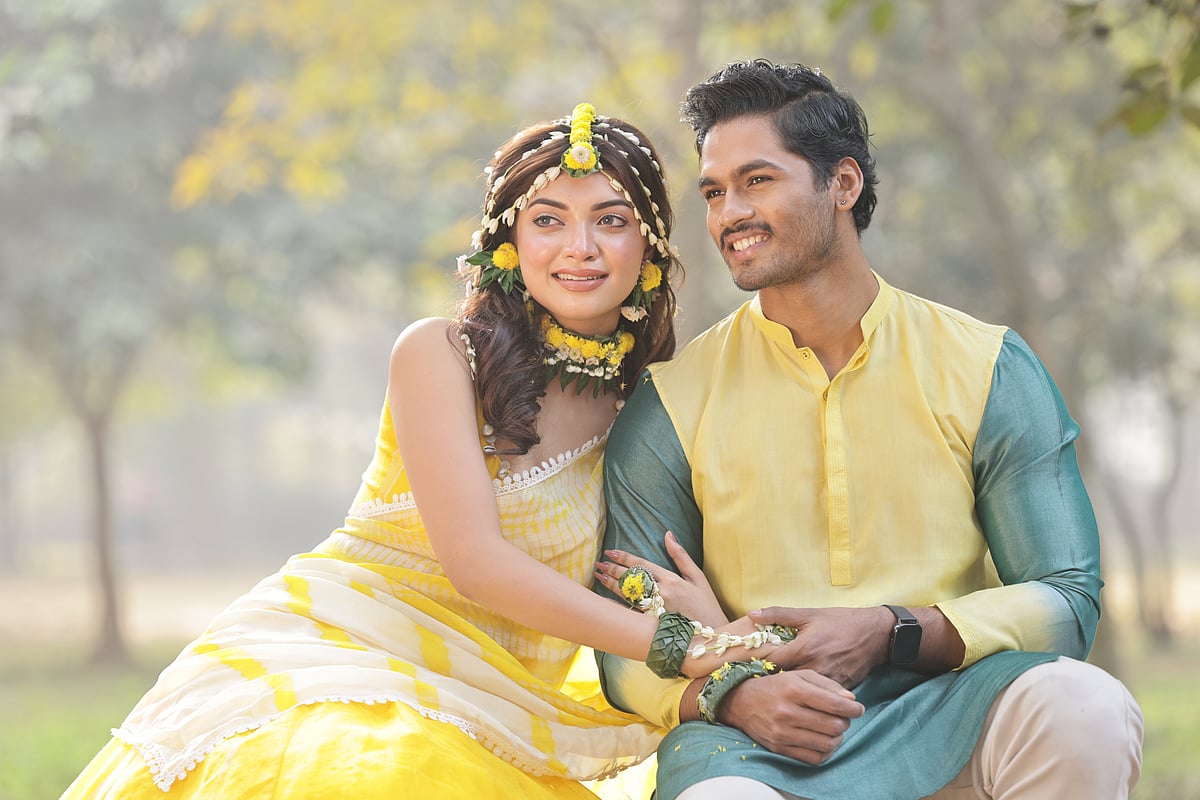 তাজা ফুল আর পাতার গয়নায় হলুদের অভিনব সাজ