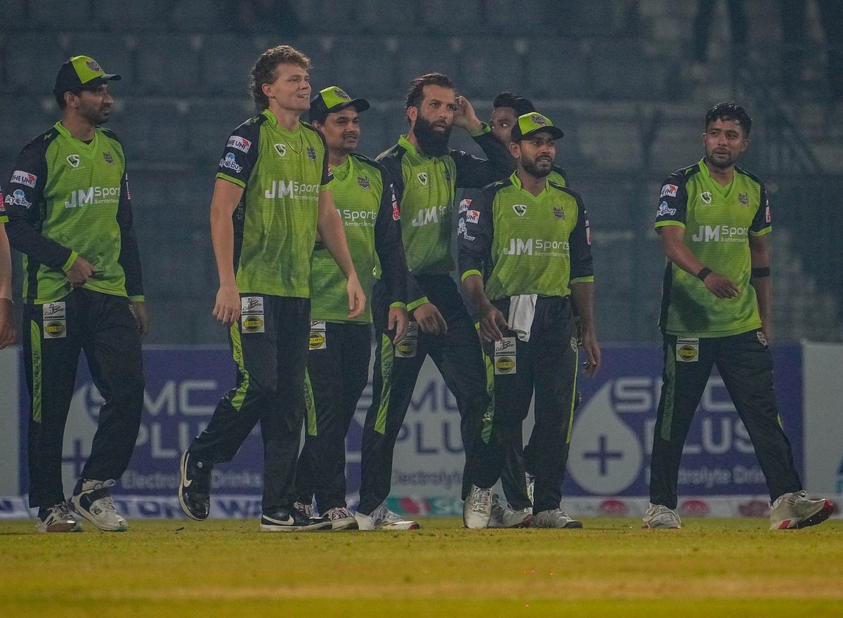 বিপিএল: ৭ উইকেট হারিয়ে বিপদে ঢাকা, জয়ের পথে সিলেট