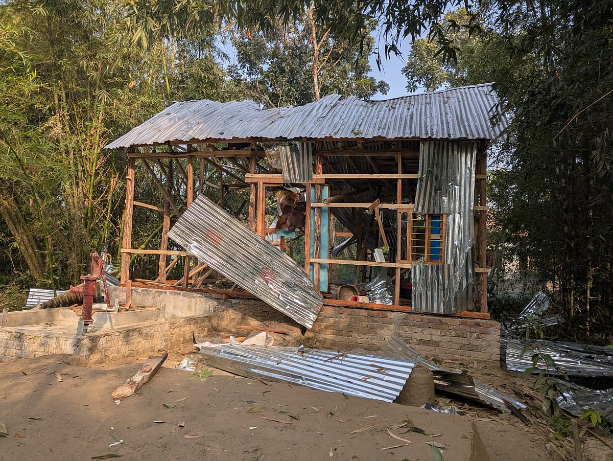 শরীয়তপুরে বসতঘরে ককটেল বিস্ফোরণ, আধা কিলোমিটার দূরে জমিতে রক্তাক্ত লাশ