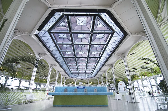 ভিশির একটি উষ্ণ প্রস্রবণ। বিশ্বের সব প্রান্ত থেকে আরোগ্য লাভের আশায় খনিজসমৃদ্ধ প্রাকৃতিক পানি পান করতে এখানে আসেন বহু ‘কিউরিস্ট’