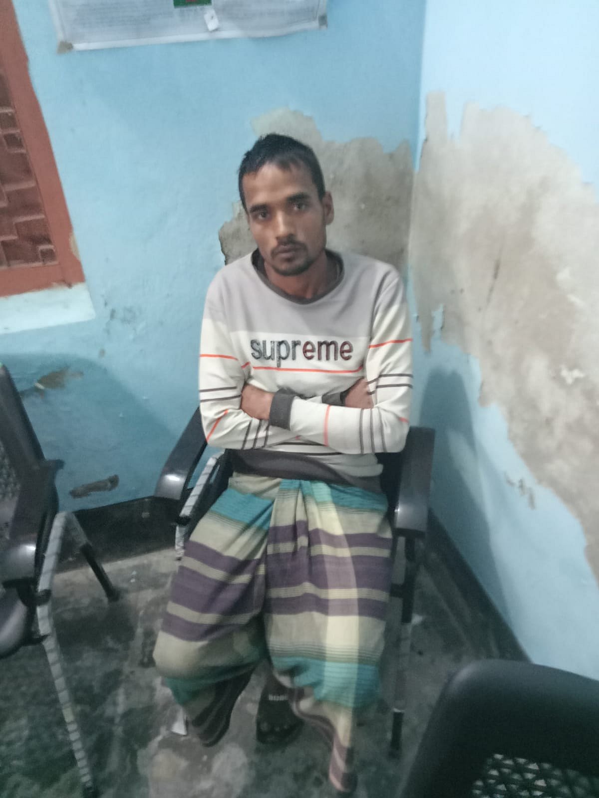 ফাঁদ পেতে হরিণ শিকার, বনের ভেতর মাংস কাটার সময় আটক ১