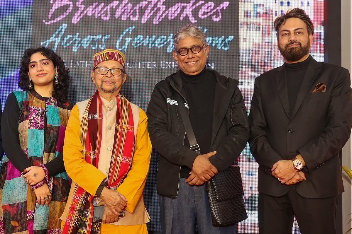 রং-তুলিতে পিতা-কন্যার যুগলবন্দী