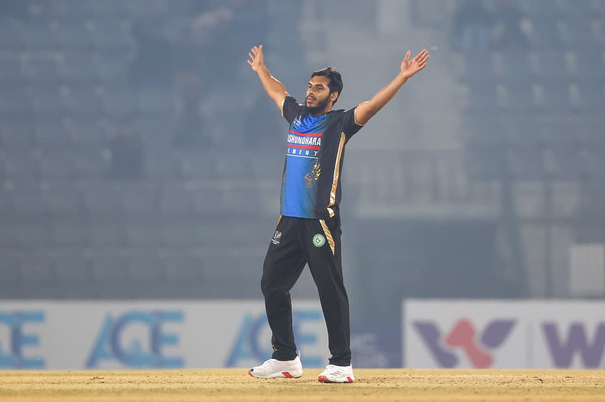 বিপিএল হ্যাটট্রিকের গল্পে মৃত্যুঞ্জয় যেখানে শীর্ষে