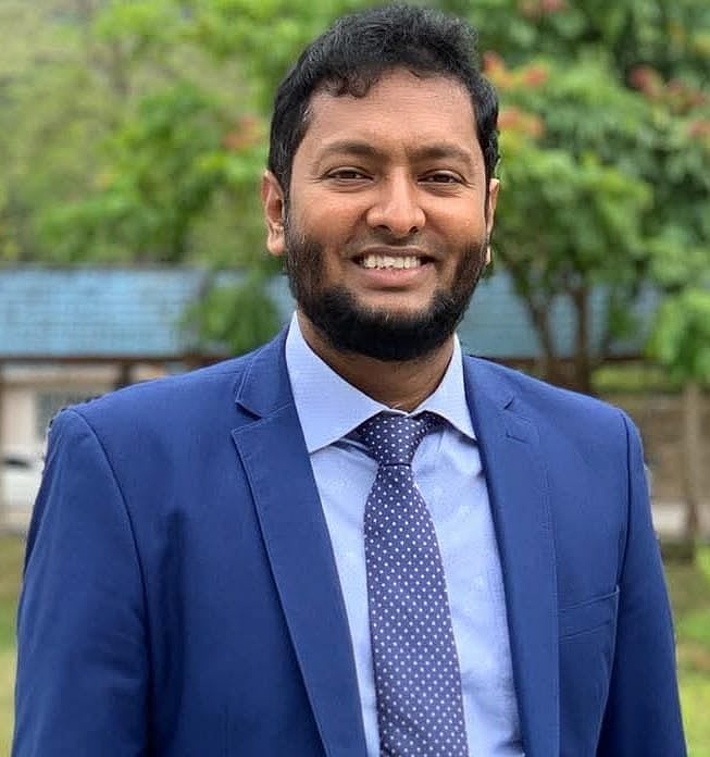 বিড়িতে সুখ টানের মধ্যেও দাঁড়িপাল্লায় ভোট চাইতে বলা প্রার্থীকে শোকজ