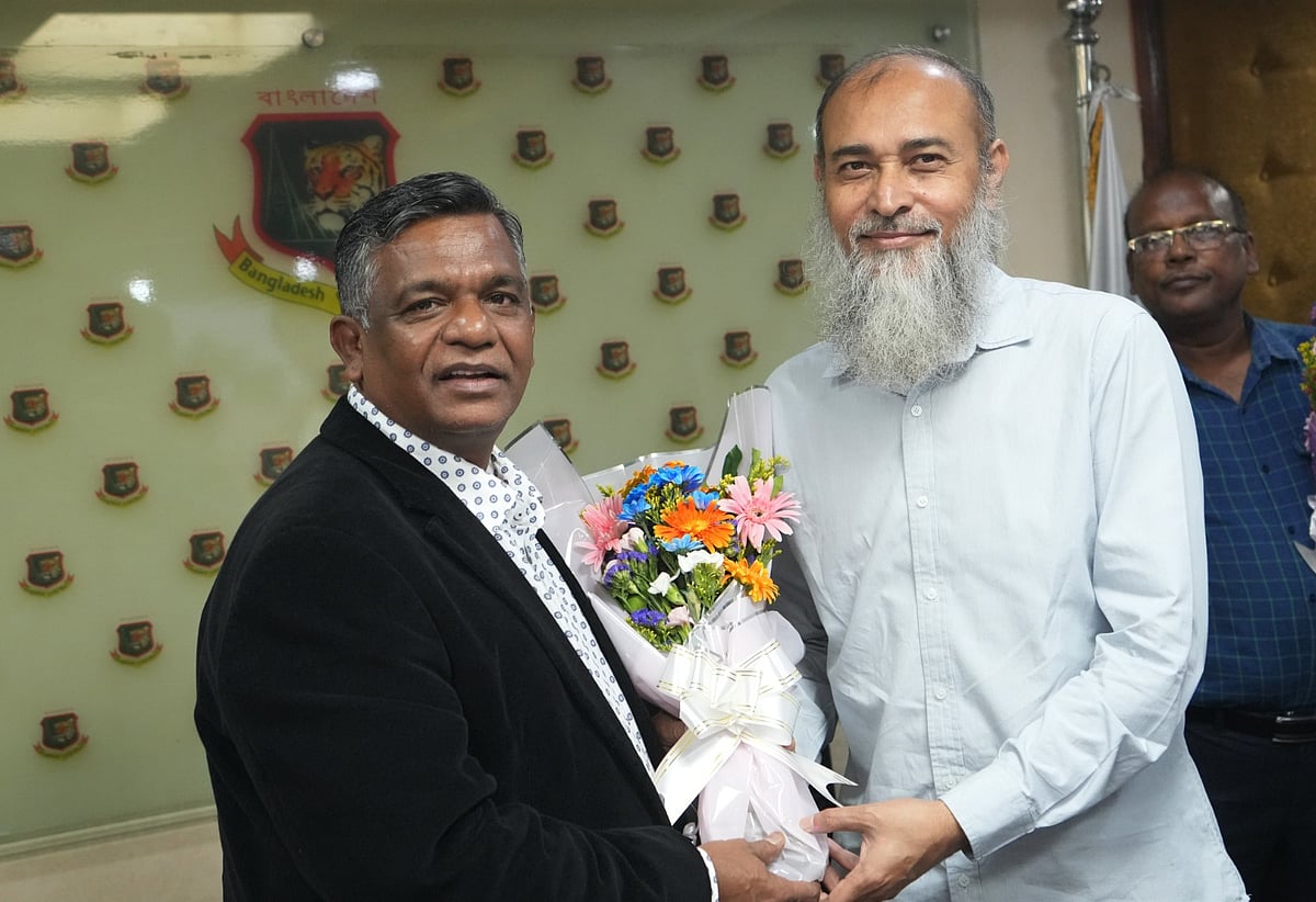 তামিমকে নিয়ে বিতর্কিত মন্তব্য: আমিনুল বলছেন ব্যাখ্যা চাওয়া হয়েছে, নাজমুল বলছেন চায়নি