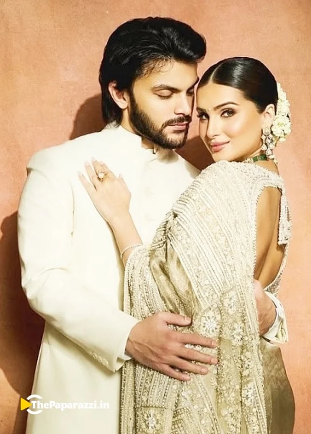 ফিল্পি পার্টিতে এভাবেই ফ্রেবন্দী হয়েছেন তাঁঅরা এথনিক লুকের অফ হোয়াইট পোশাকে