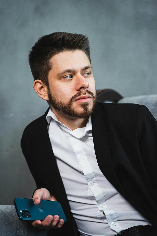 ছদ্মবেশী ফোনকলেই সব শেষ হয়ে যেতে পারে