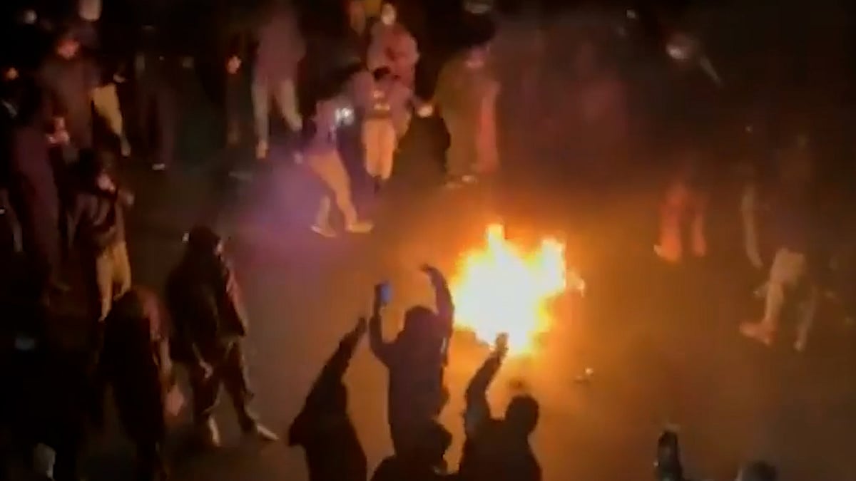 ইরানে সরকারবিরোধী সহিংস আন্দোলনে অন্তত ৭০ জনের মৃত্যু: বিবিসি