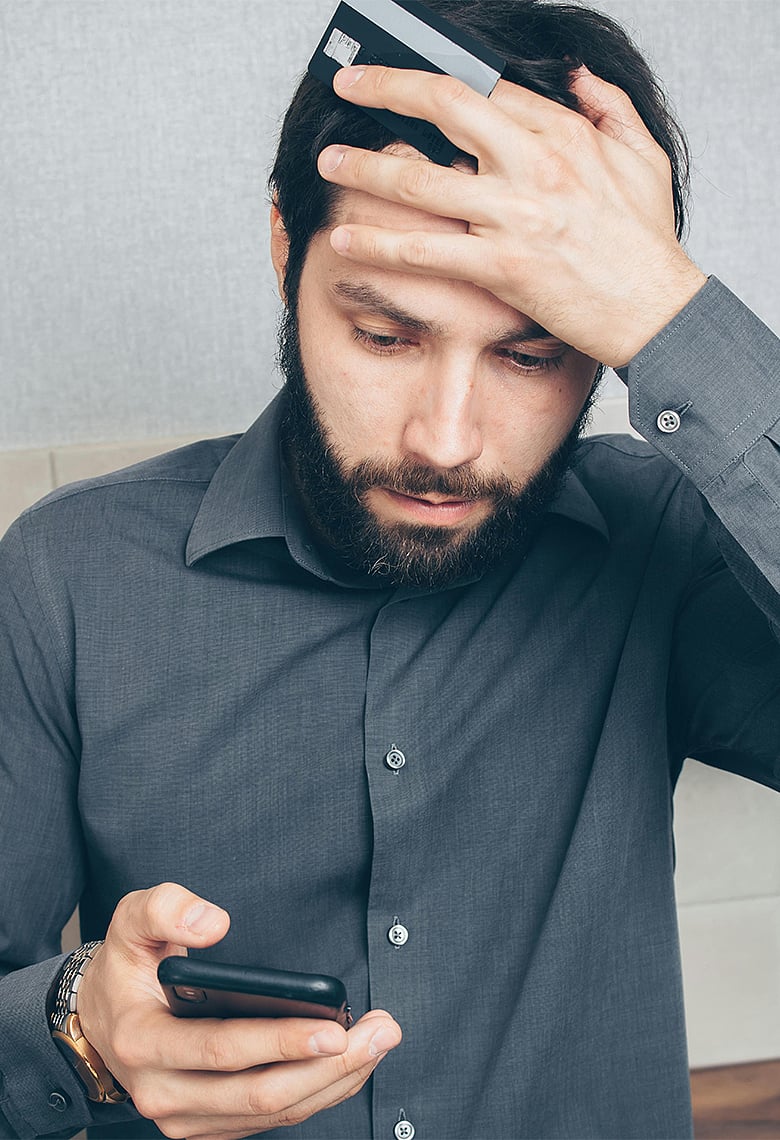 কী করবেন যখন আপনার মানিব্যাগে থাকা কার্ড কেউ ধরেও নি, অথচ উধাও হচ্ছে ব্যাংকের টাকা