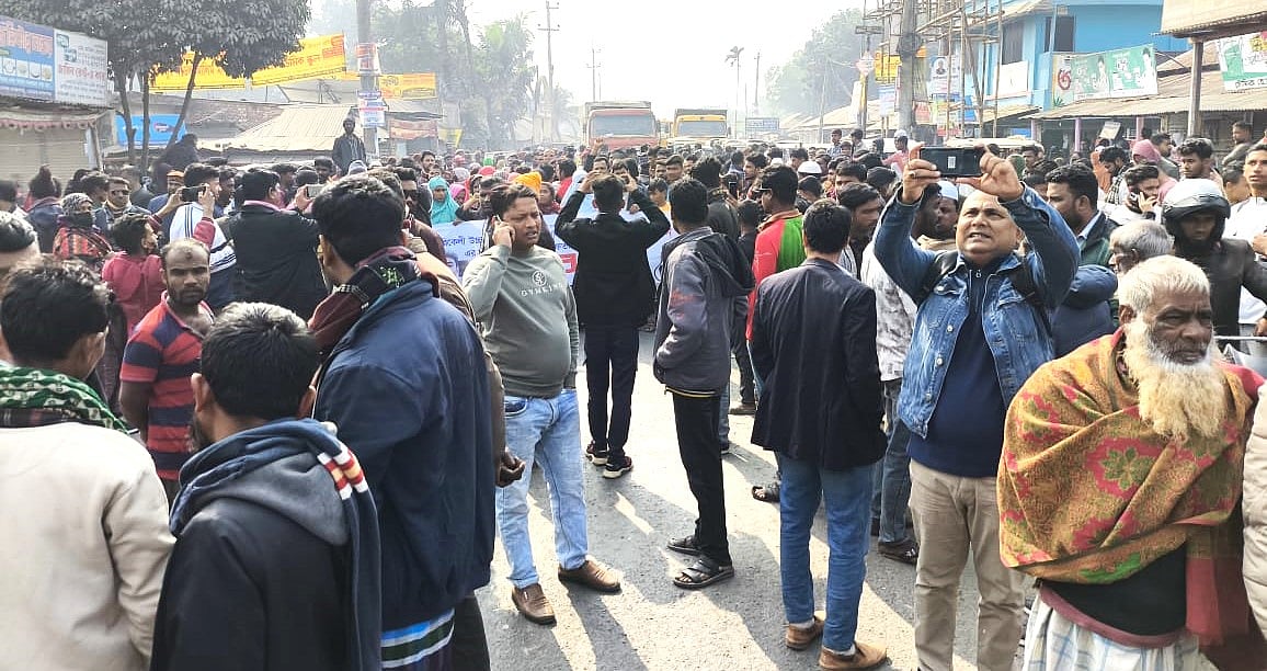 জামালপুরে স্কুলছাত্র হত্যায় জড়িতদের গ্রেপ্তার ও শাস্তির দাবিতে মহাসড়ক অবরোধ