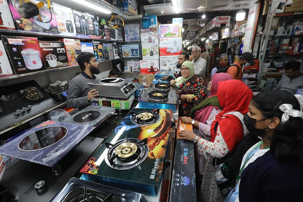 গ‍্যাস-সংকট কাটছেই না, ভরসা এখন বৈদ্যুতিক চুলা