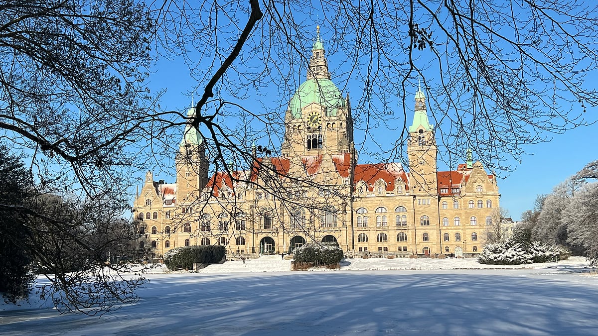 তুষারে ঢাকা পড়েছে উত্তর জার্মানি