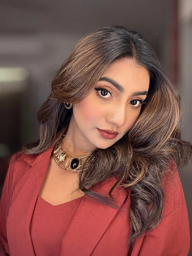 পার্টি লুকে লাল বসলেডি আউটফিট বেছে নিয়েছেন এই ফ্যাশনিস্তা