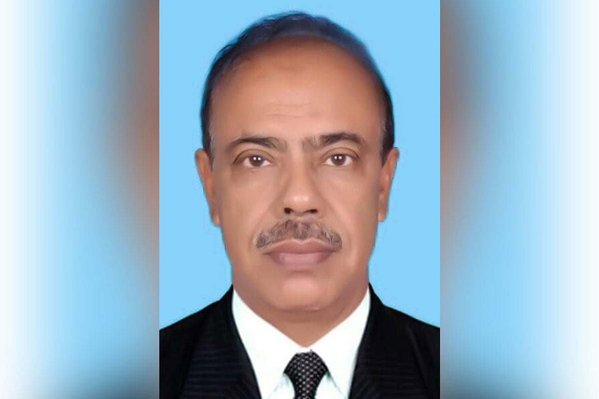 নির্বাচনী পোস্টার টানানোর অভিযোগে নওগাঁয় বিএনপির প্রার্থীকে নোটিশ